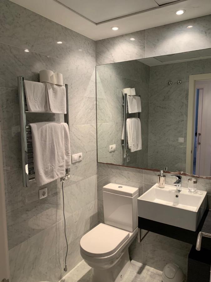 Apartamentos Benivistas Benidorm Bagian luar foto